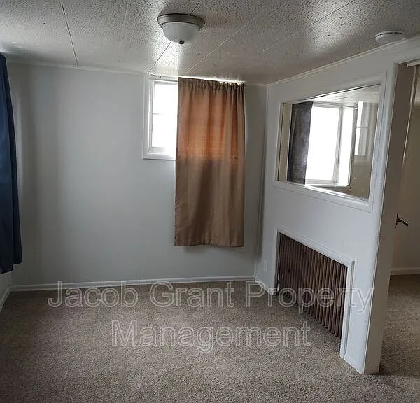 1042 S 4th Ave #B — Photo 5