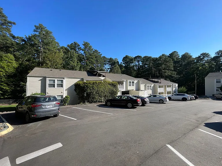 2 Holland Dr — Photo 27
