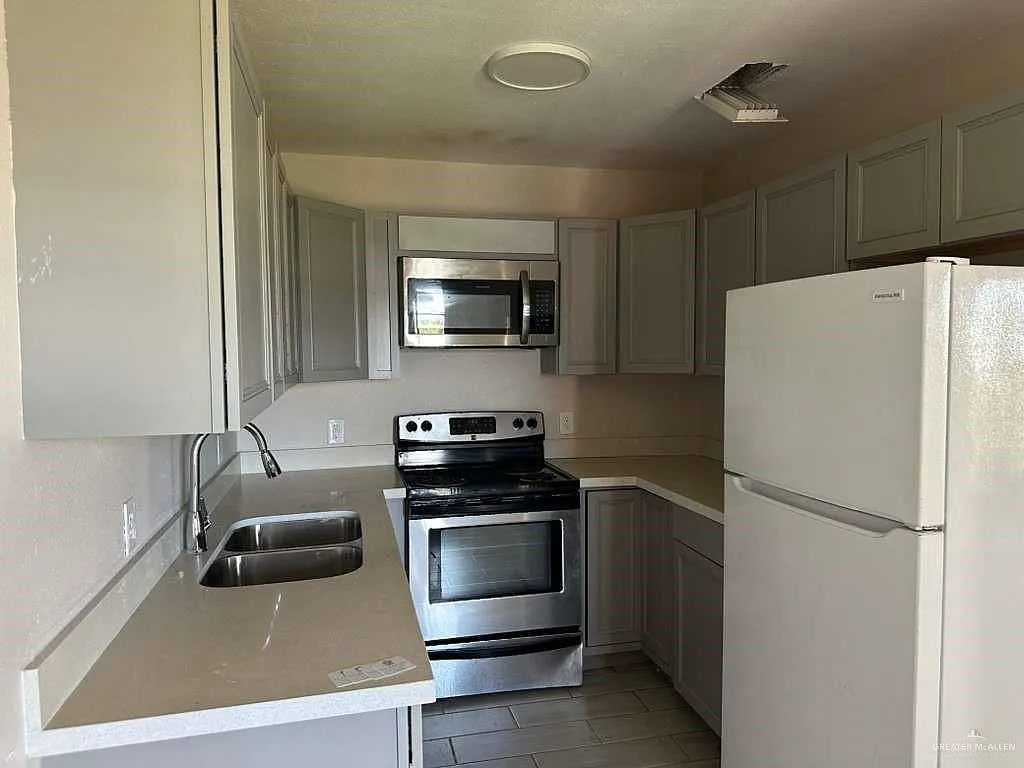 2 bed, 1.0 bath, 900 sqft, $790 — Photo 4