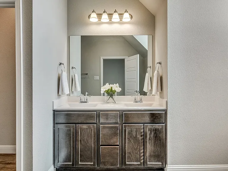 1912 Bel Air Dr — Photo 2
