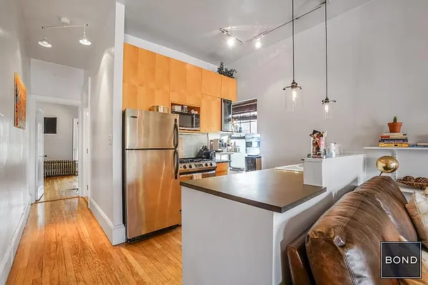 Rented by Bond New York | media 9