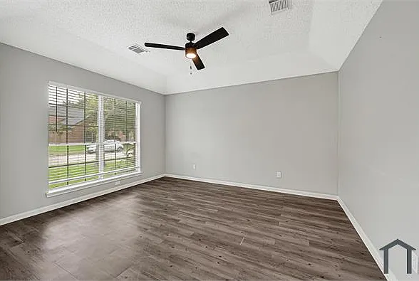 3906 Greenwood Dr — Photo 8
