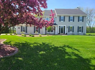 N62W14319 Rolling Ridge Dr, Menomonee Falls, WI 53051