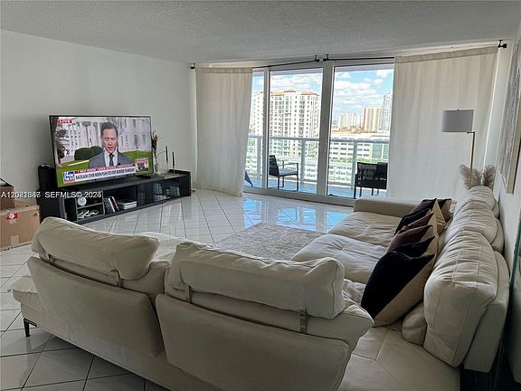 4th image of 100 Bayview Dr APT 1428