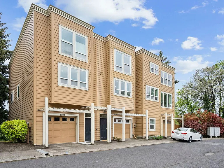 4830 SW View Point Ter — Photo 1