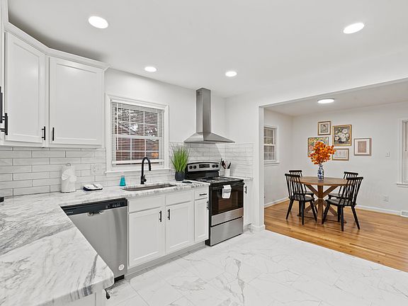 5th image of 3044 Dartmouth Dr