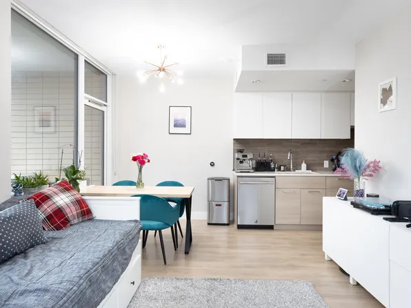 3451 Sawmill Cres #613, Vancouver, BC V5S 0E3