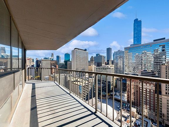 4th image of 10 E Ontario St #2115