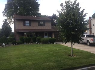 21 Arden Ln, Commack, NY 11725