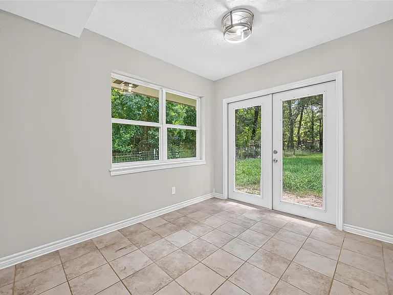 18747 Woodridge Dr — Photo 12