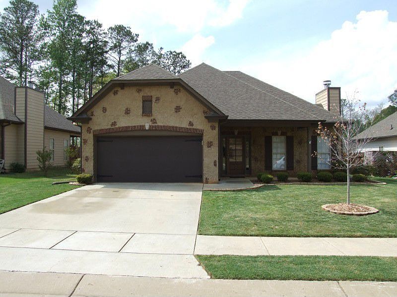 Lake Forest sidewalk neighborhood