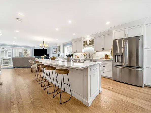 2 Denmark Ln #2, Needham, MA 02492