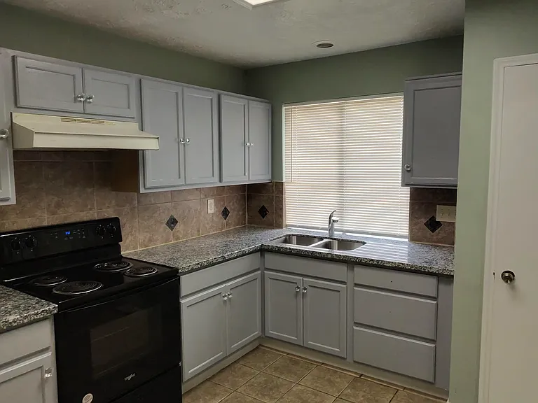 12402 Atlaw Dr — Photo 5