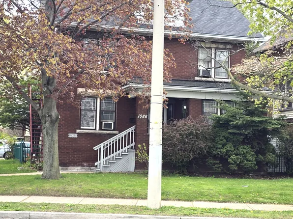 1088 King St E, Hamilton, ON L8M 1E3