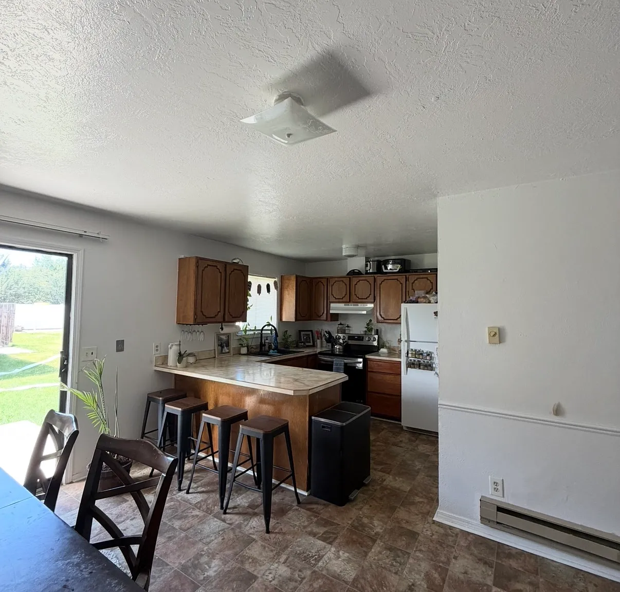 3 bed, 1061 sqft, $1,800 — Photo 3