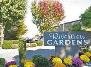 102 Riverview Ct, Secaucus, NJ 07094