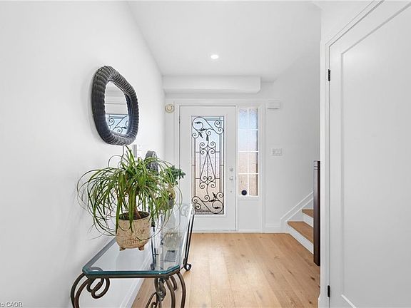 4th image of 303 Webster Rd