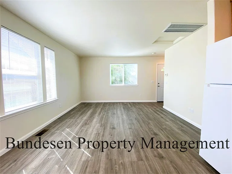 747 Fresno Ave — Photo 11