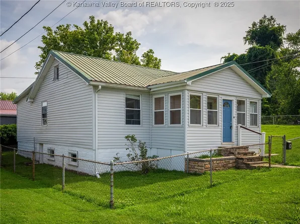 3415 34th St, Nitro, WV 25143