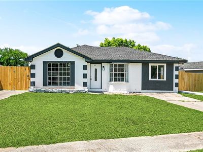 5457 Grand Bayou Dr, New Orleans, LA, 70129