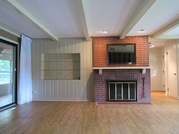 4th image of 644 Christopal Dr