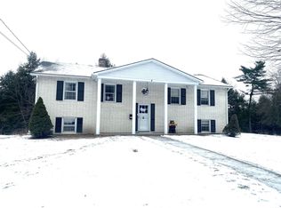 371 Gifford Rd, White River Junction, VT 05001