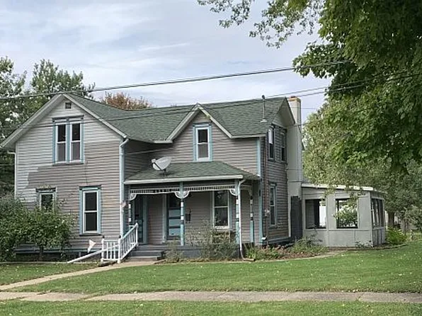 216 NE 7th St, Galva, IL 61434