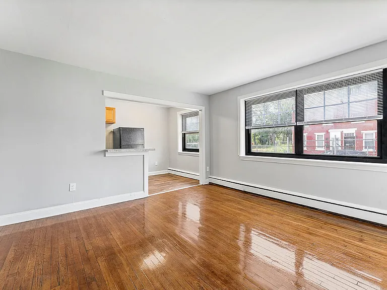 Girard Court Apartments — Photo 14