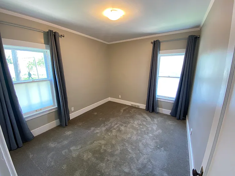 324 Paine Ave — Photo 8
