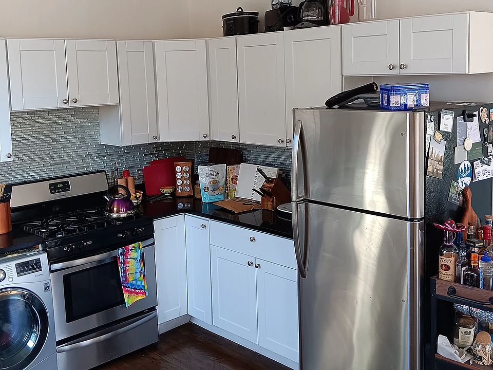 2nd image of 857 W George St #2