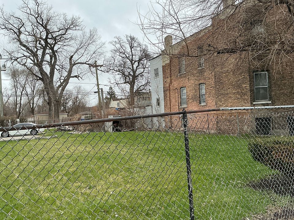 1st image of 948 W Marquette Rd