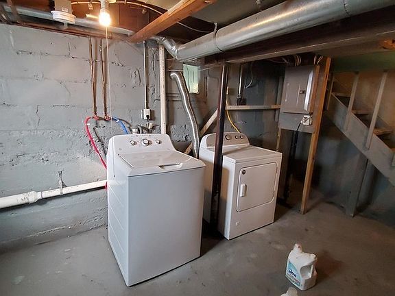 4th image of 204 S Hamilton St APT 1
