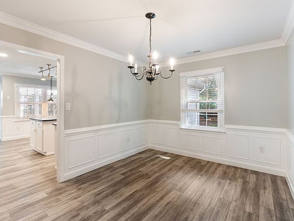 4th image of 412 Peachtree Ln