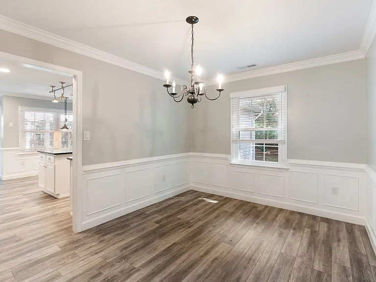 412 Peachtree Ln — Photo 4