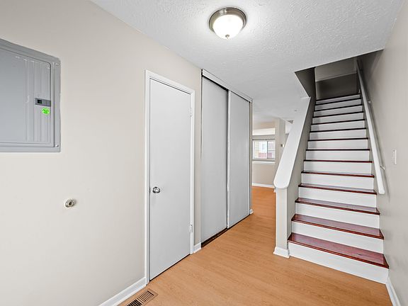 2nd image of 61 Sandalwood Cir