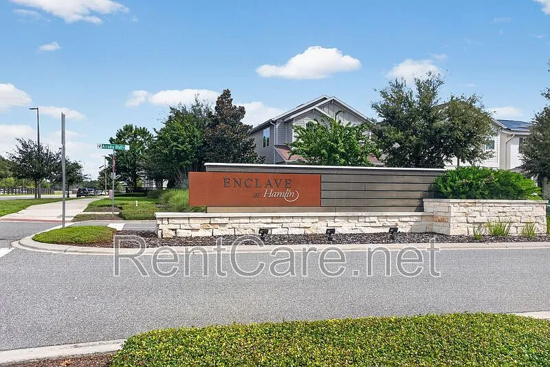 4 bed, 3.5 bath, 2547 sqft, $3,595 — Photo 2