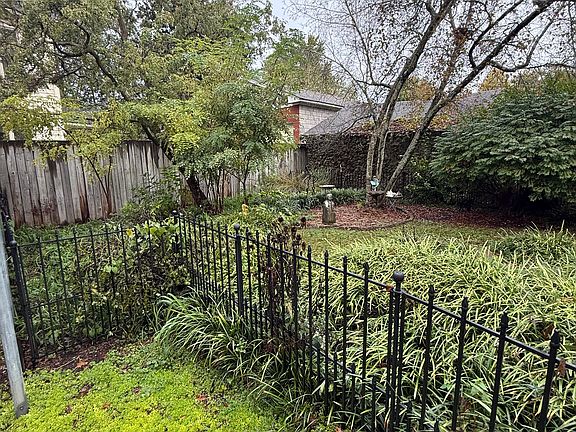 5th image of 253 Irvine Rd