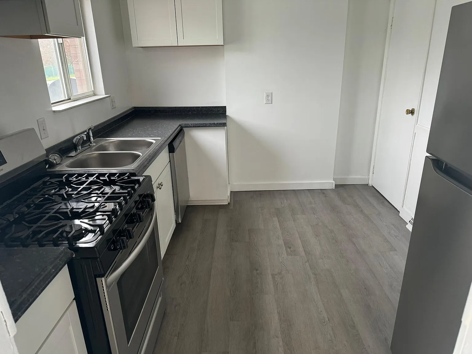 2 bed, 960 sqft, $1,050 — Photo 2