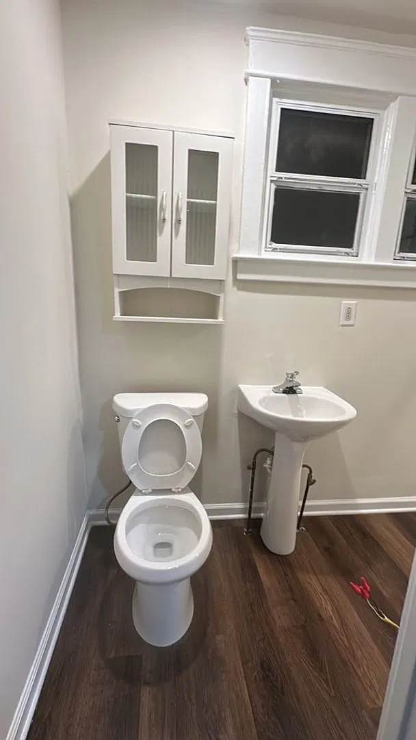 2 bedroom 1 Bath Renovated Apartment Section 8 Approved — Photo 3