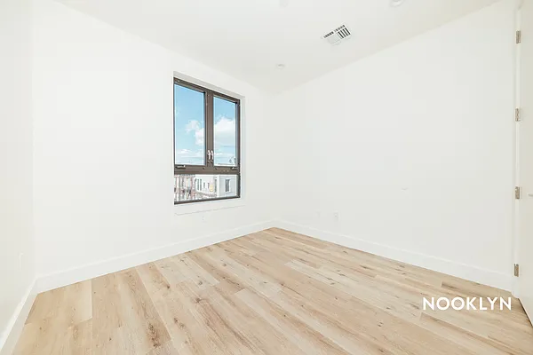 Rented by Nooklyn NYC LLC | media 72