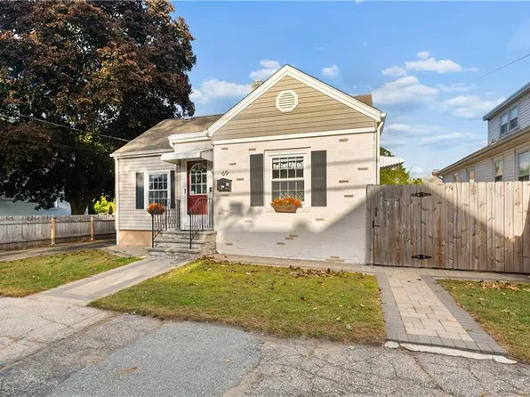 69 Clarner St, Pawtucket, RI 02861