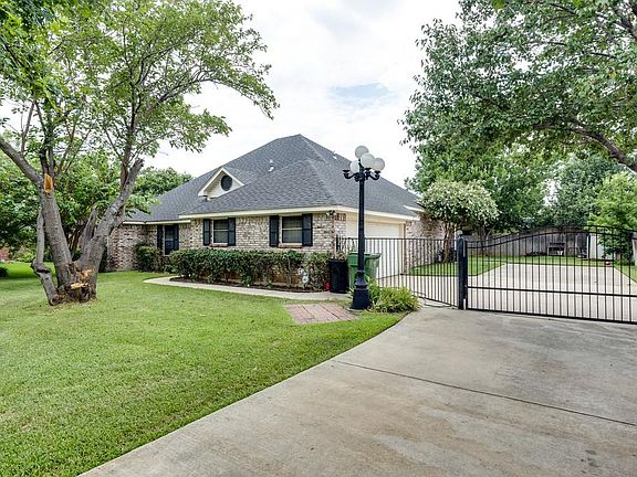 2nd image of 2992 Lake Dr