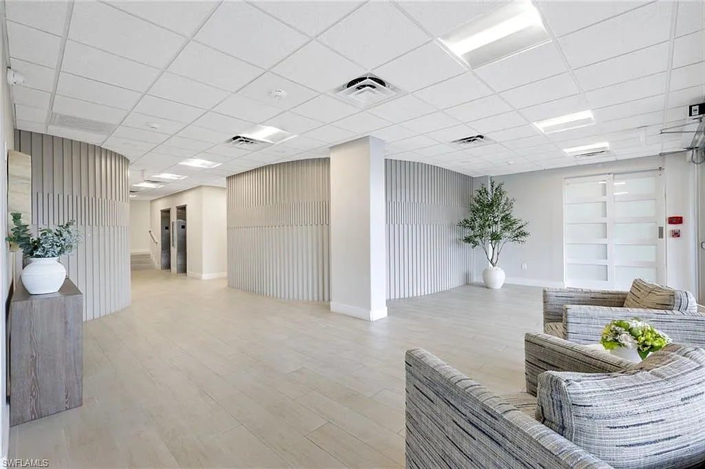 1 bed, 1.0 bath, 890 sqft, $5,000 — Photo 2