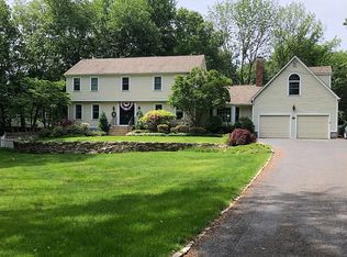 1 Bayberry Ln, Shelton, CT