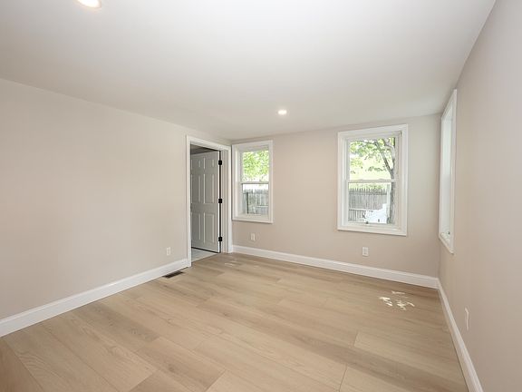 5th image of 32 Raymond Road