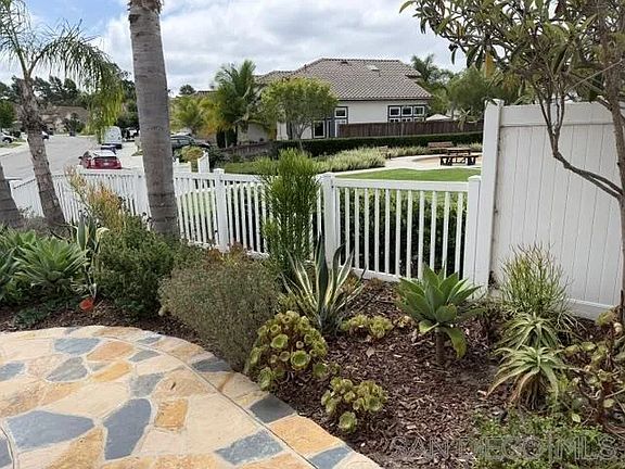 4th image of 801 Mosaic Cir