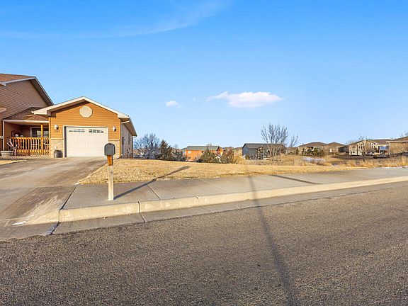 5th image of 1621 Abbey Rd