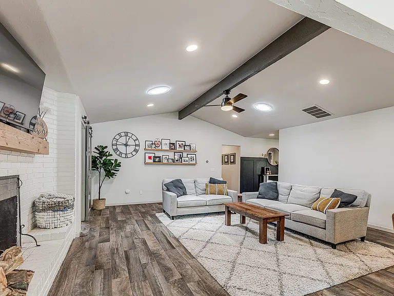 801 Rock Hollow Rd — Photo 5