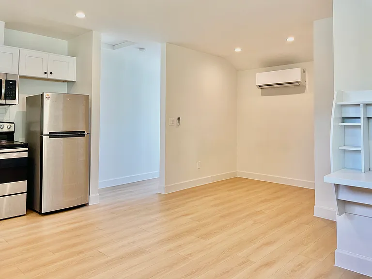 7041 Enfield Ave — Photo 7