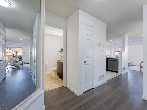 5th image of 65 Renfrew St